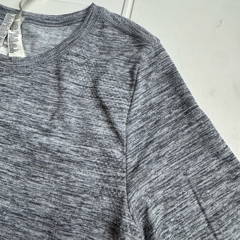 Athleta Women’s Size XS Heather Gray Long Sleeve Tee T-Shirt Athletic - Picture 4 of 6